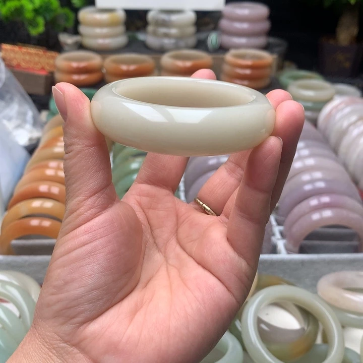 石英质玉（佘太翠）未镶嵌手镯54.4