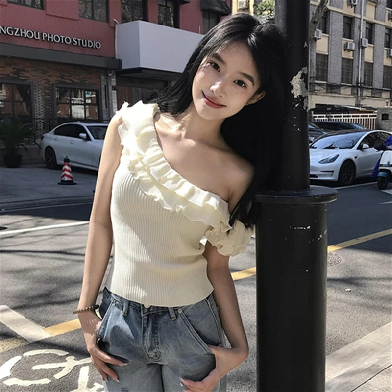 纯欲天菜温柔斜肩荷叶边短袖针织杏色T恤修身显瘦短款夏露肩上衣