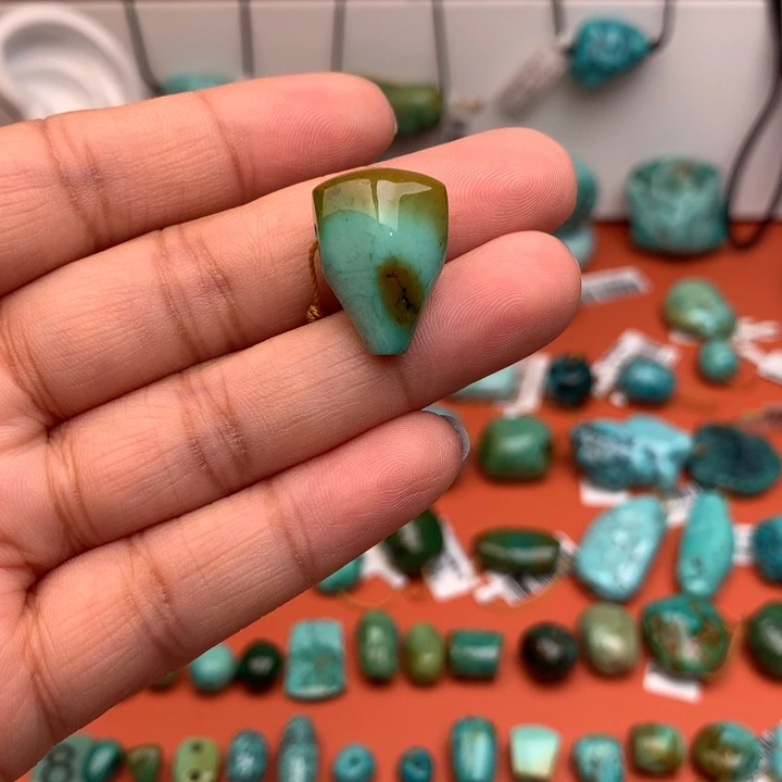 绿松石未镶嵌珠宝奇石