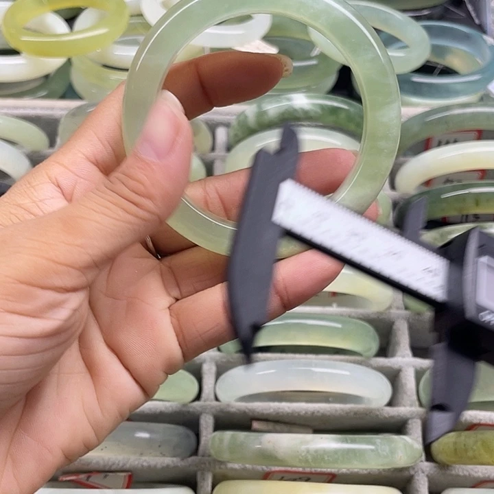 蛇纹石玉未镶嵌手镯116