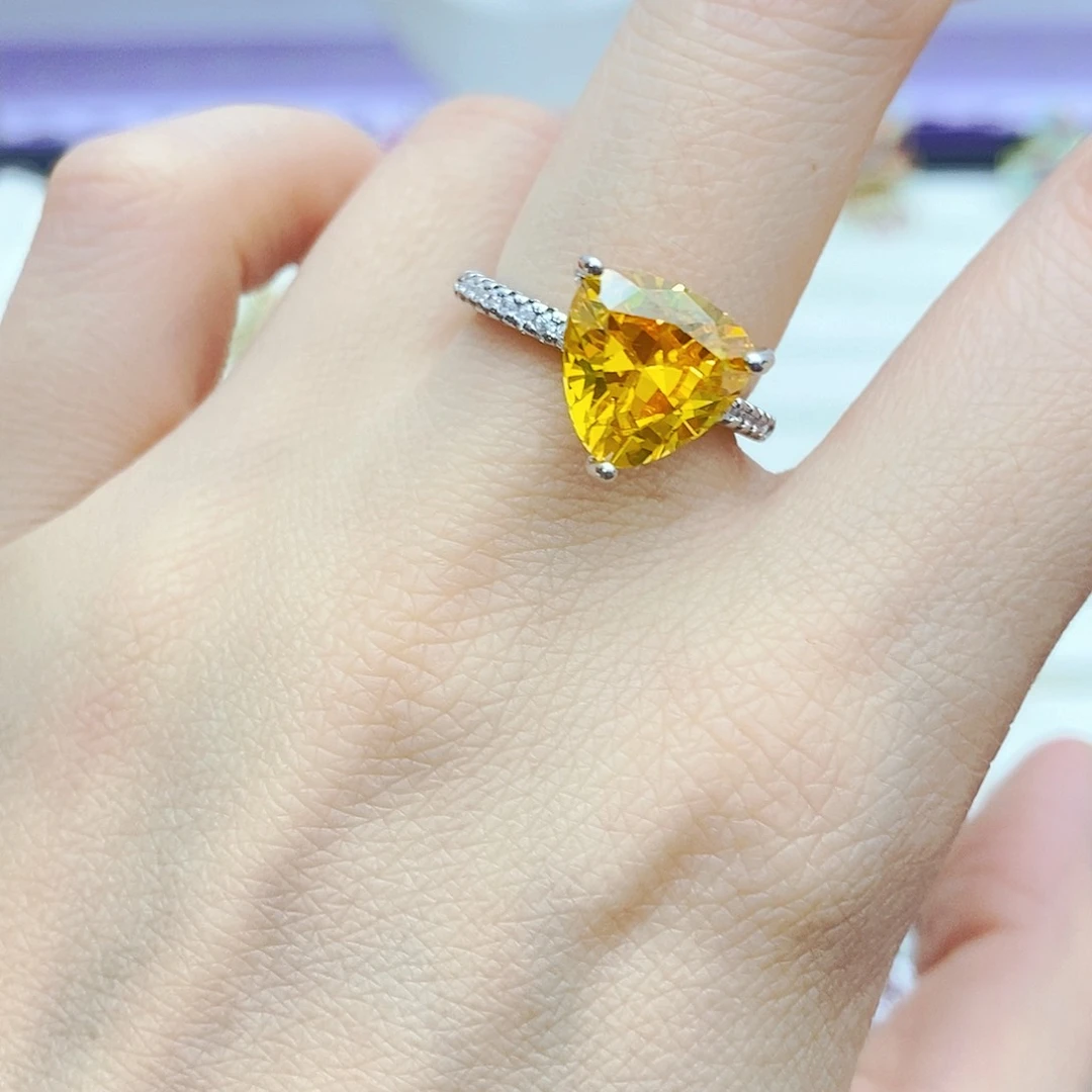 戒指蓝宝石未镶嵌