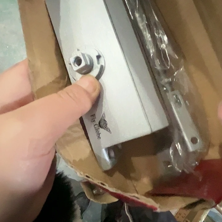 外装闭门器。            小