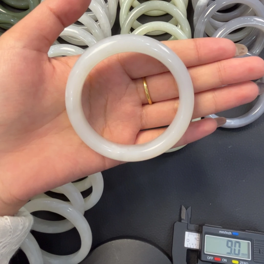 和田玉（糖玉）未镶嵌手镯