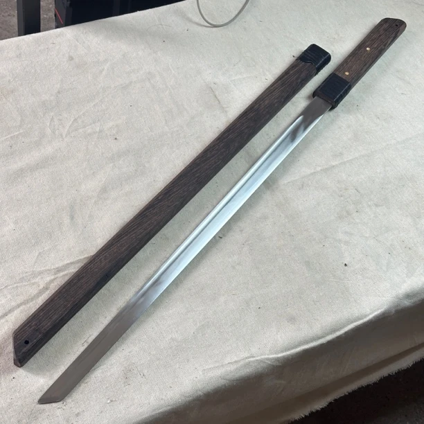 835 龙泉昊天- 花梨木八角  唐横刀。高猛钢 未开刃