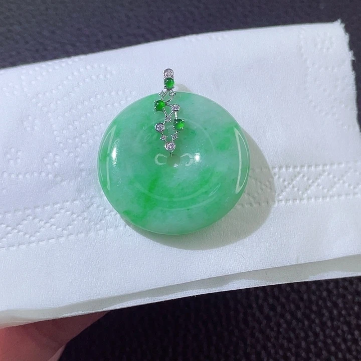 翡翠颈饰18K金镶嵌翡翠