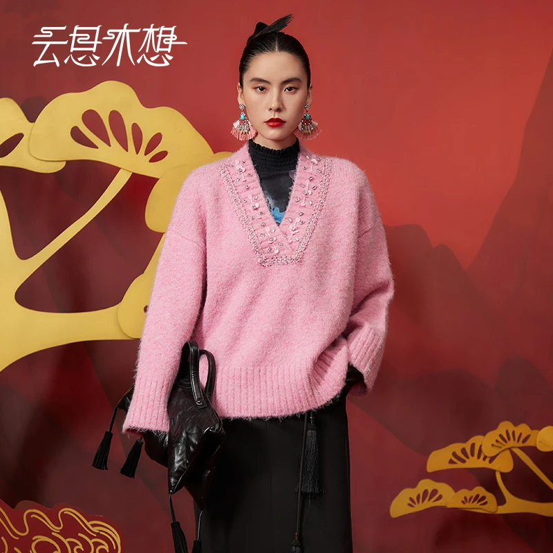 Ysimo-X云思木想 粉面桃花 V领钉珠翻折袖口含羊毛毛针织衫12656