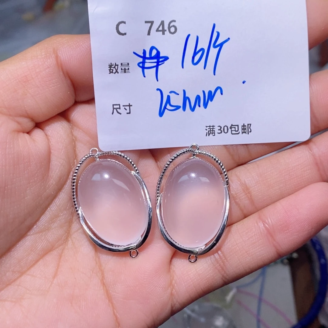 水晶颈饰合金C746。一个
