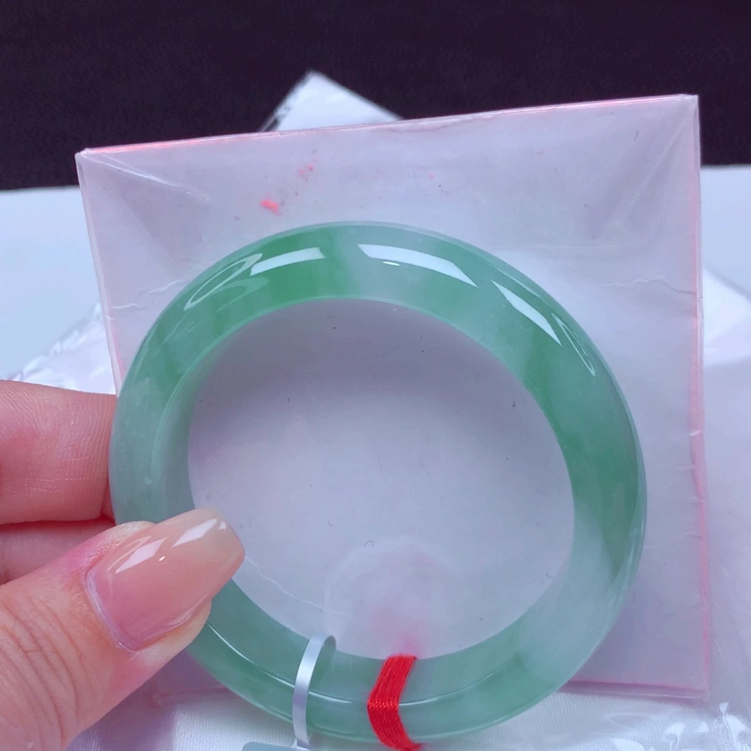 翡翠手镯未镶嵌手镯