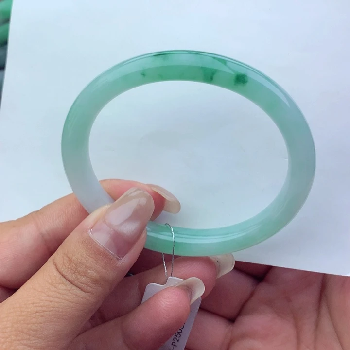 翡翠手镯未镶嵌天然翡翠圆条贵妃手镯