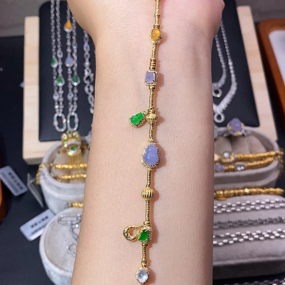 翡翠18K金镶嵌颈饰盘缠