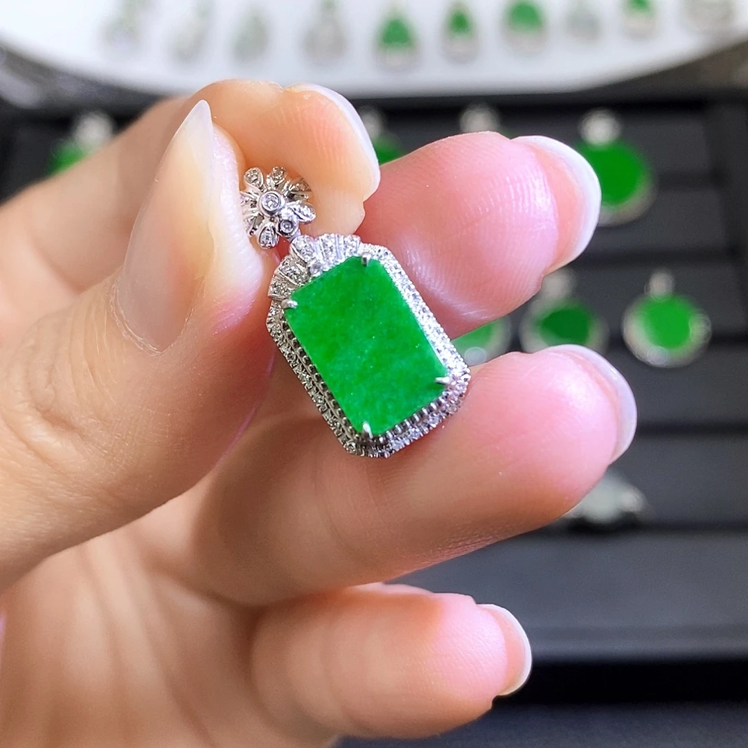 翡翠18K金镶嵌吊坠(不含链)