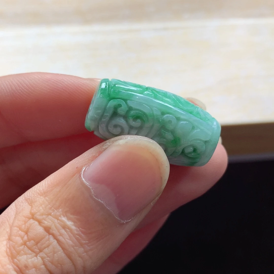 翡翠未镶嵌颈饰吊坠