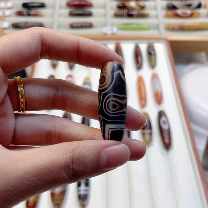 玛瑙/玉髓颈饰合金吉**格