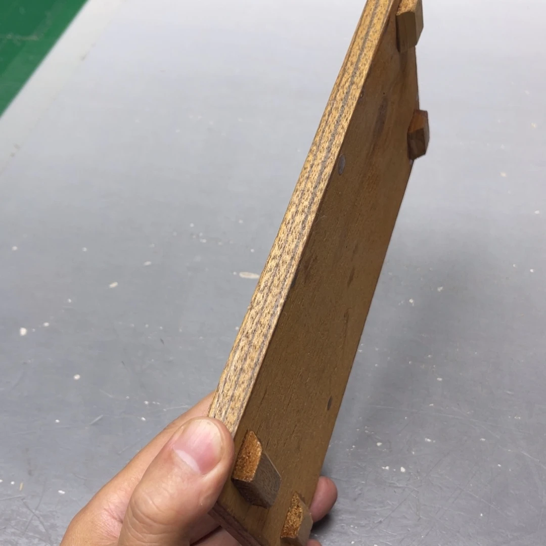 徳***行瓷片密密麻麻地铺满