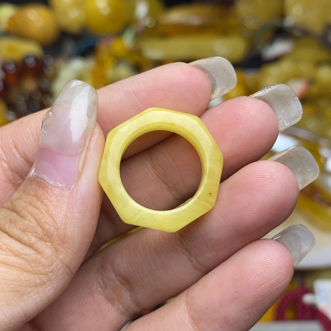 未镶嵌琥珀珠宝奇石