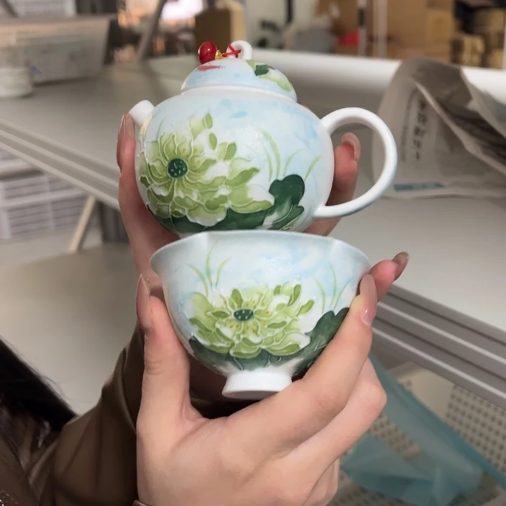 茶壶加杯。