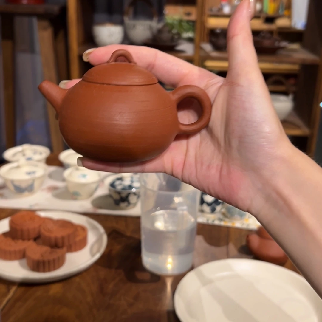 瓷片陶瓷。         陶瓷。