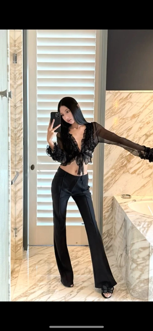 轻透美学辣妹荷叶雪纺小衫短款上衣女夏季2025新款显瘦休闲裤套装