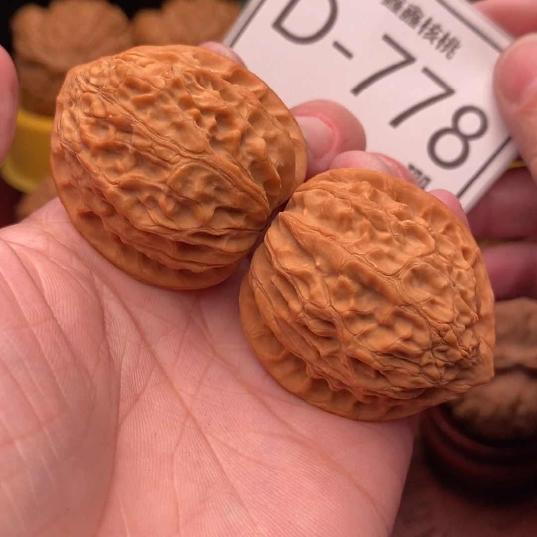 文玩核桃把件K****k金牛36