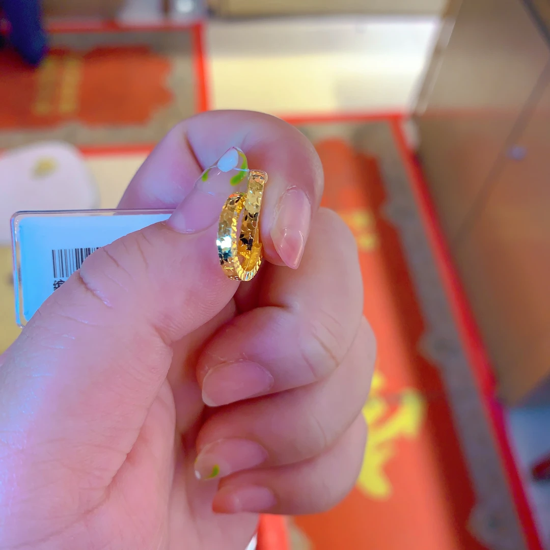 足金碎冰冰车花纹耳扣