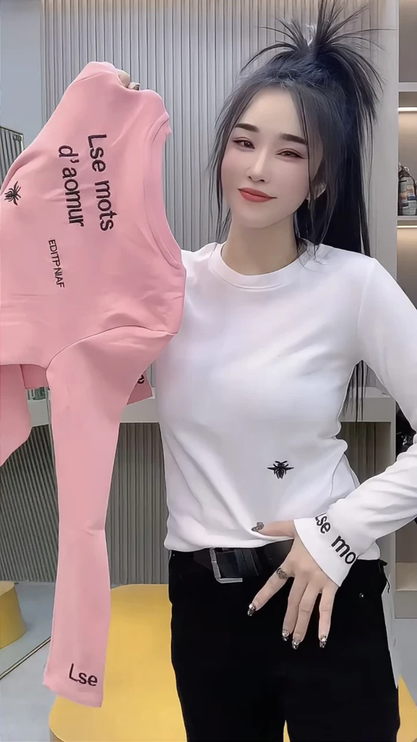 欧洲站2025冬季新款前后字母图案刺绣t恤女时尚洋气百搭套头上衣