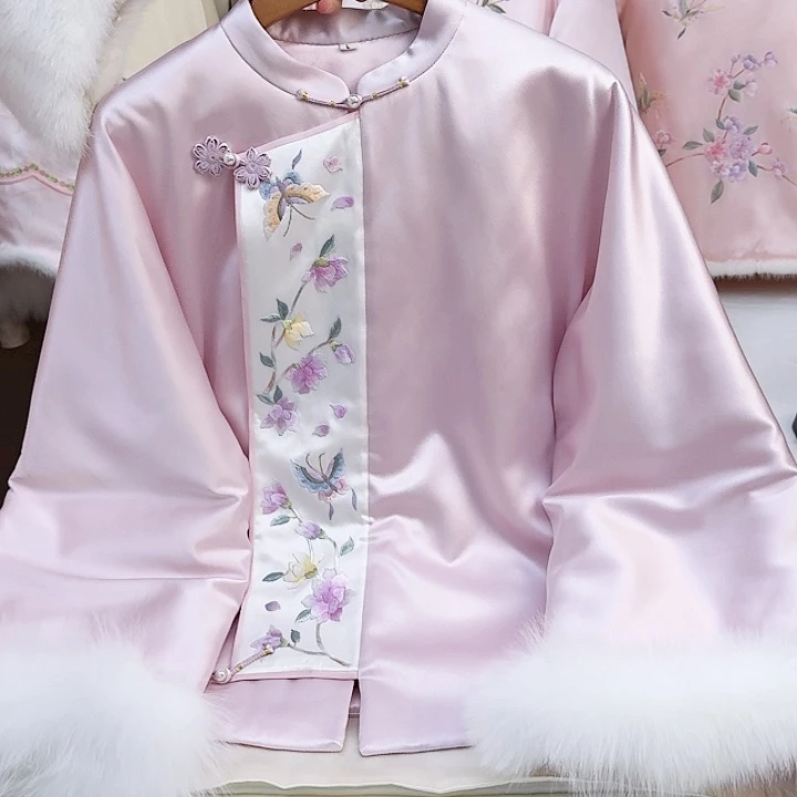 织绣真丝粉紫色琵琶襟棉服