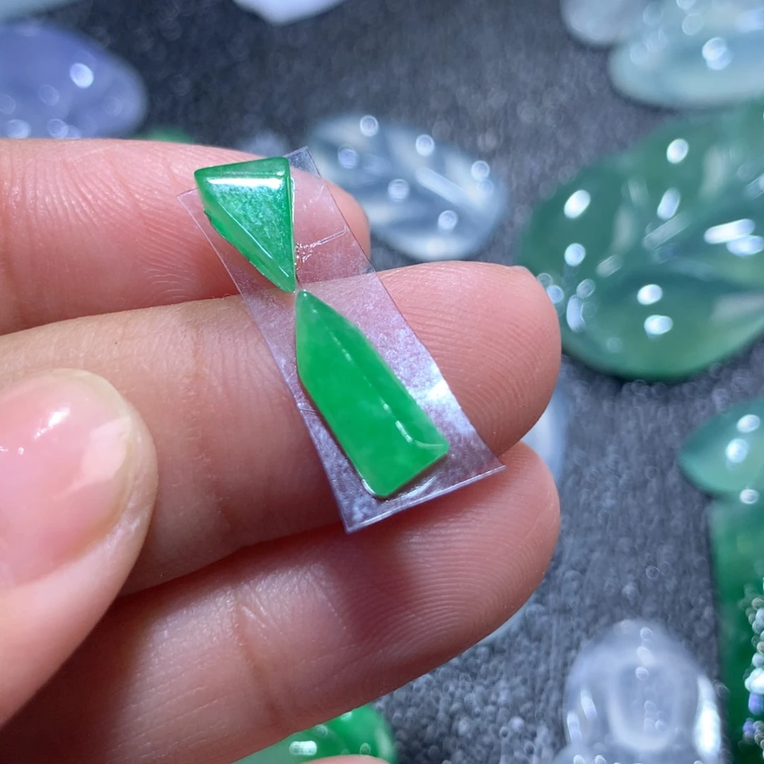 翡翠颈饰未镶嵌智****陆缅甸