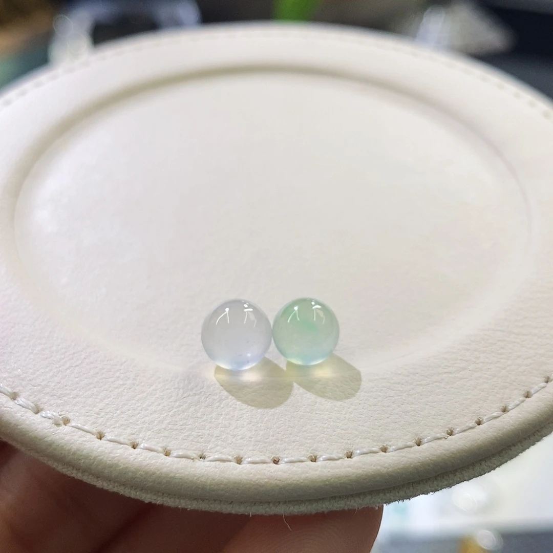 翡翠未镶嵌挂件一对玻璃钢