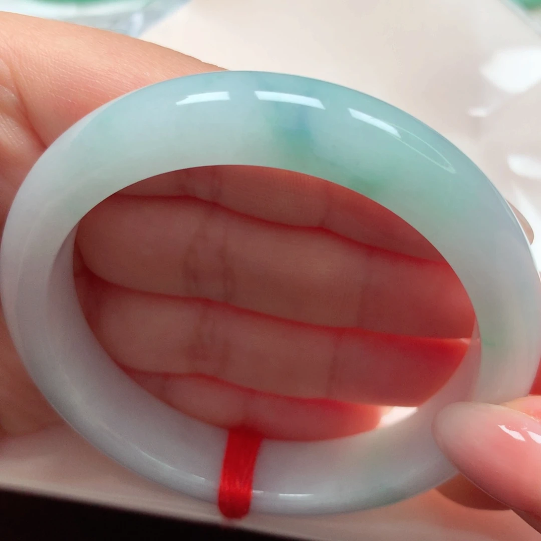 翡翠手镯未镶嵌飘花71