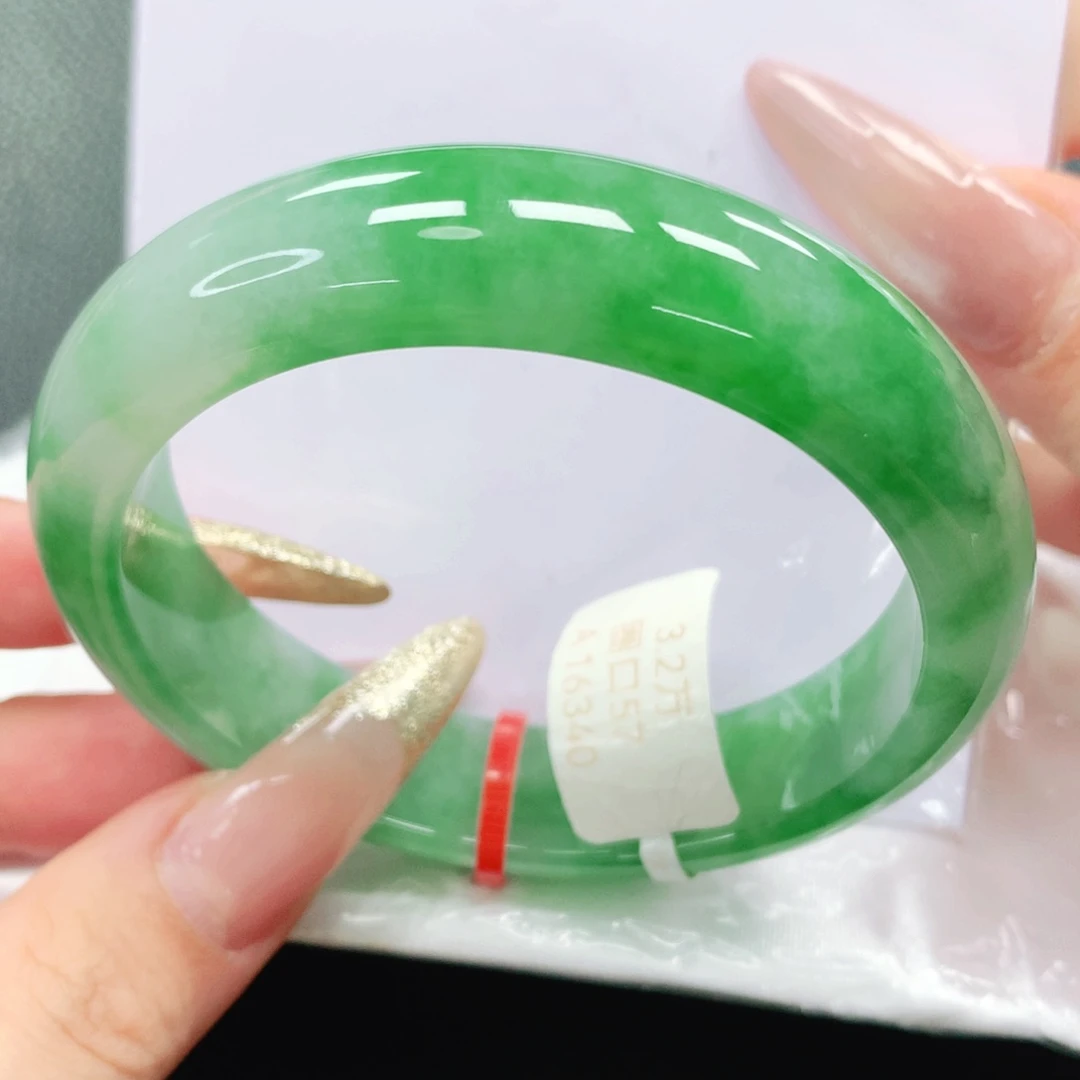 翡翠手镯未镶嵌57圈