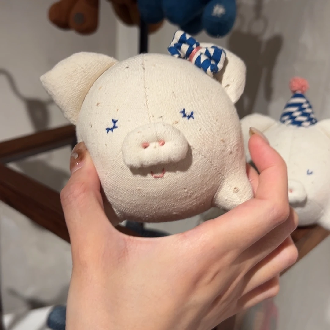 瓷片陶瓷。      陶瓷。