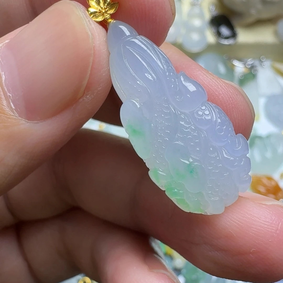 翡翠18K金镶嵌颈饰小白菜