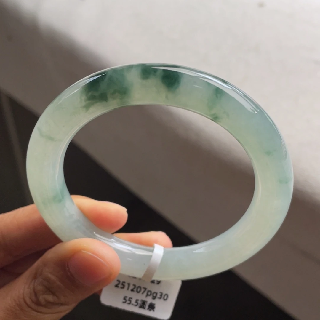 翡翠未镶嵌手镯飘花圆条