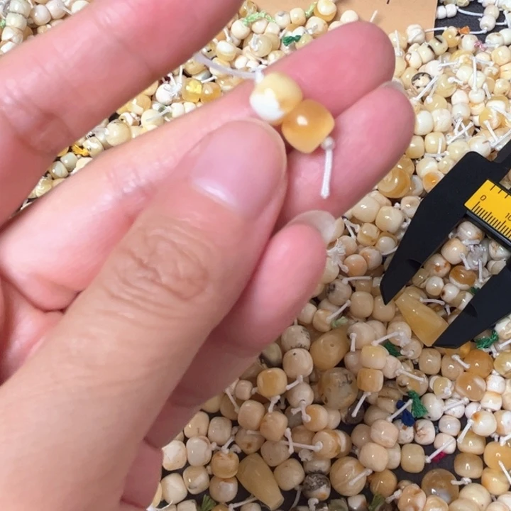 裸石蜜蜡未镶嵌7.2mm一对
