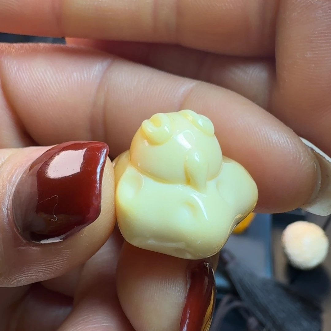 用***9石英质玉（缅黄）合金颈饰