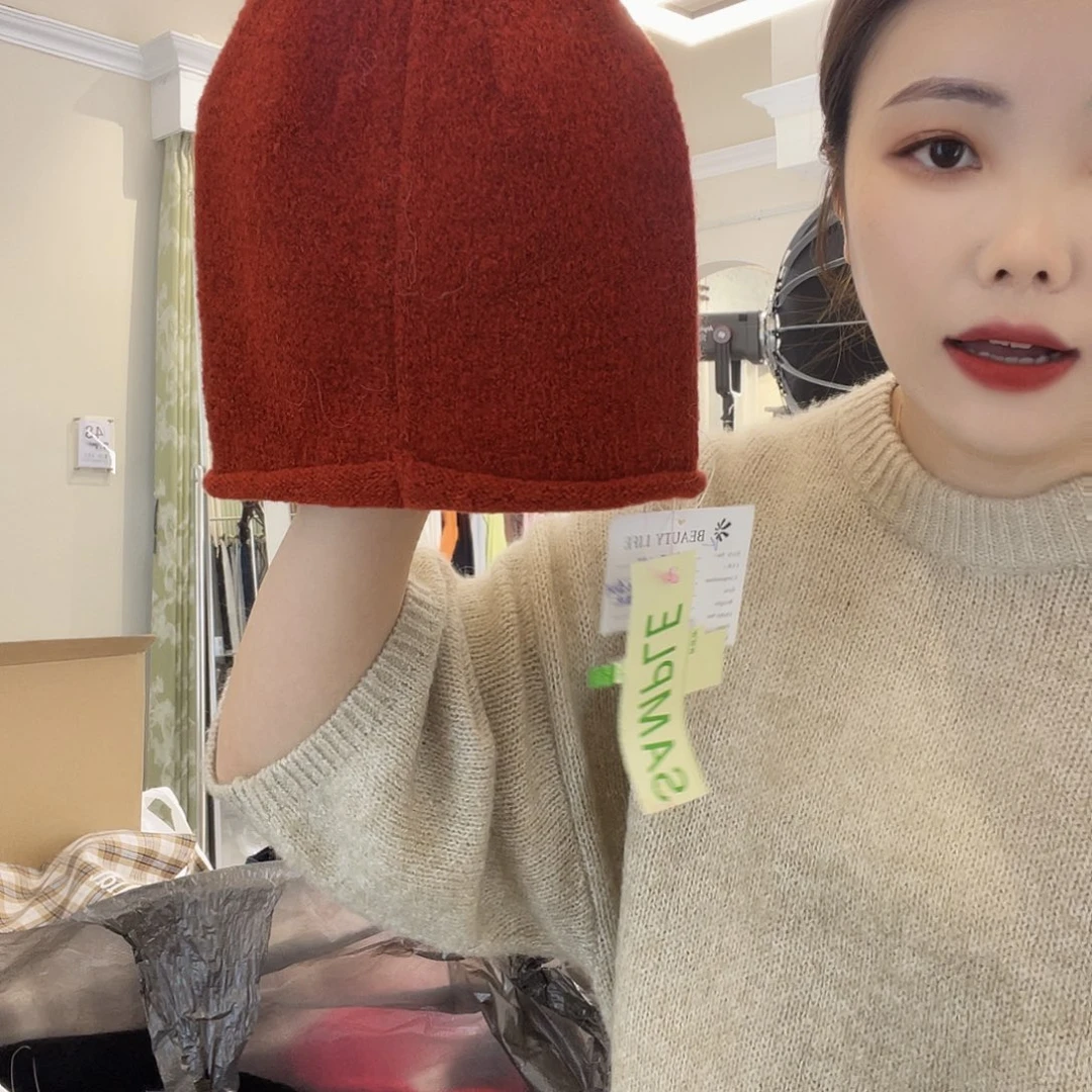 显白纯色针织帽子