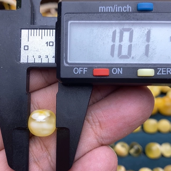 琥珀未镶嵌裸石18号10.1*9微瑕