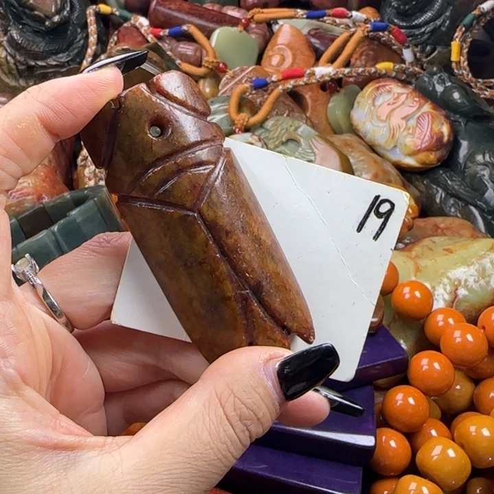 未镶嵌透闪石质玉珠宝奇石