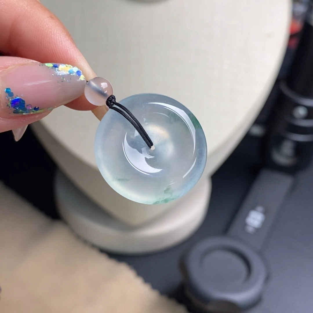颈饰未镶嵌翡翠高冰白底飘绿花厚装冰透水润起光平安扣