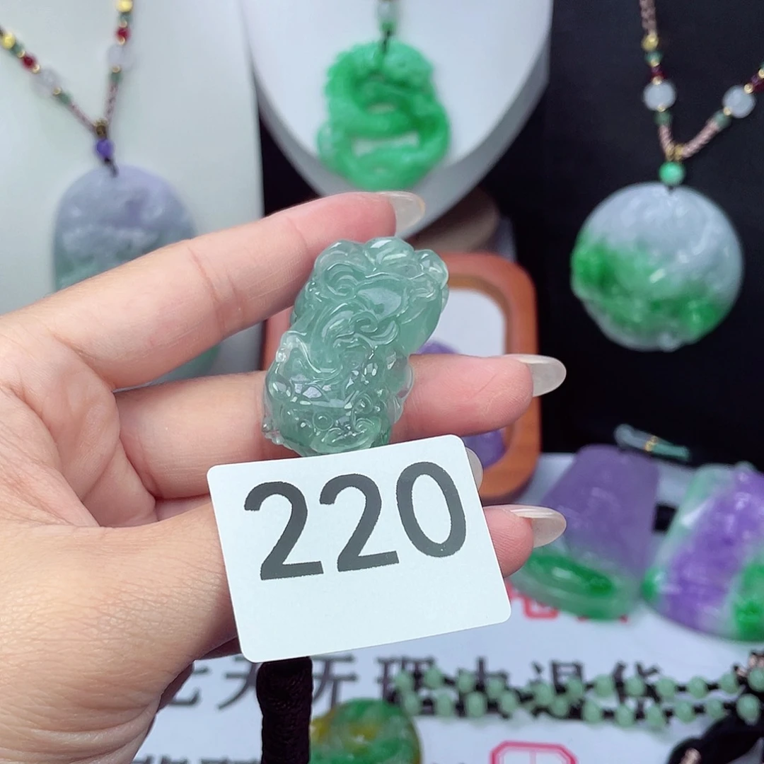 翡翠未镶嵌吊坠(赠链)