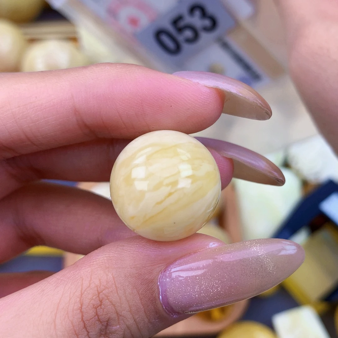 琥珀未镶嵌珠宝奇石19.6 粉