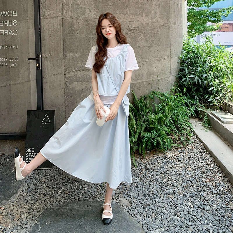 大方得体穿搭一整套夏爆款蓝色吊带半身裙白色T恤三件套配同款包