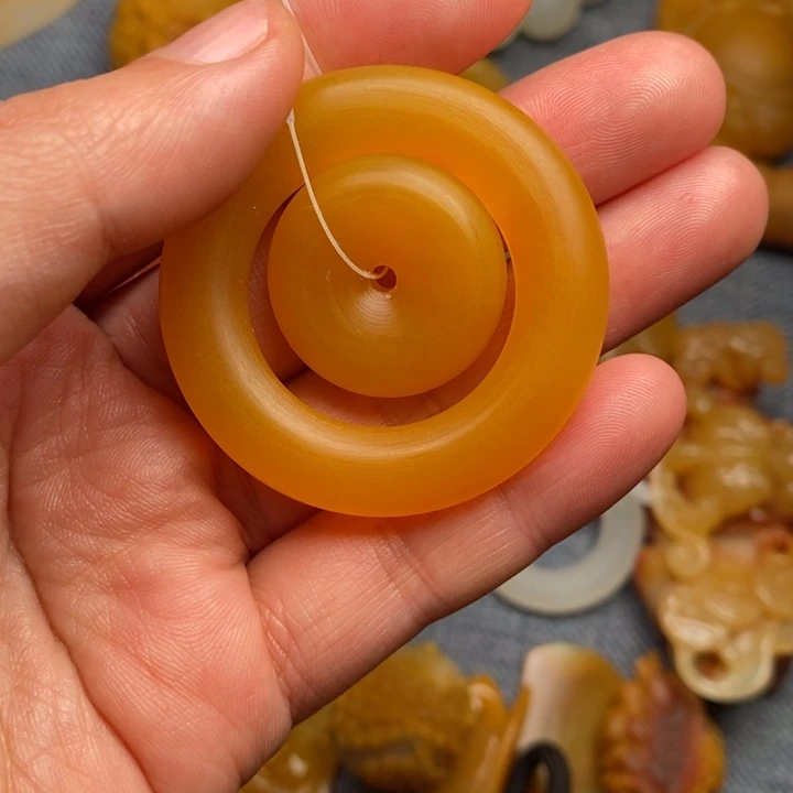 石英质玉（黄龙玉）合金颈饰