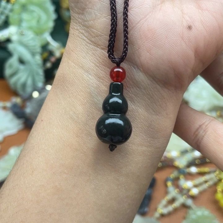 蛇纹石玉未镶嵌吊坠