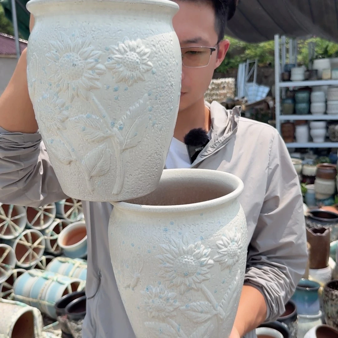 紫砂花盆口19高25（两个太阳花白色老庄