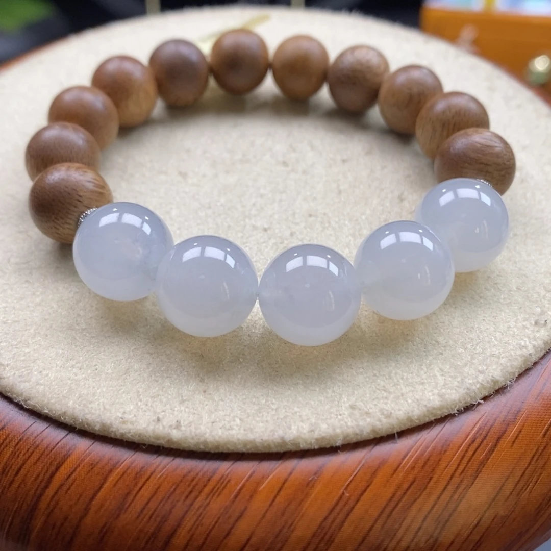 沉香木手串翡翠搭配沉香木手串