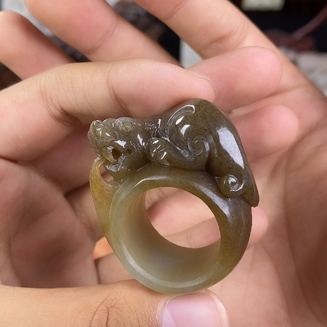 和田玉未镶嵌把件