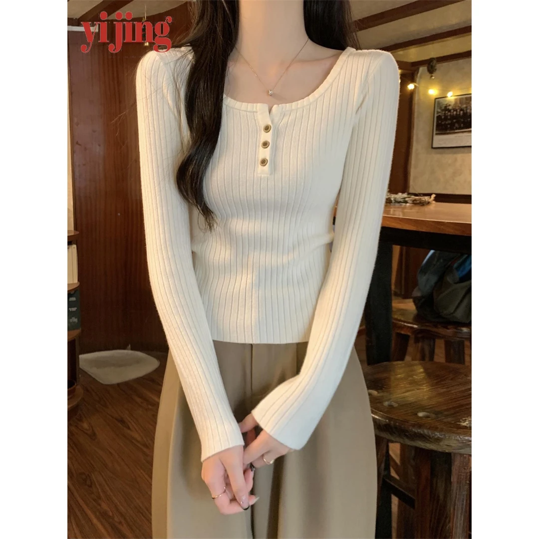 法式方领针织毛衣漏锁骨打底衫女2025春秋肌理感修身学生毛衣开衫