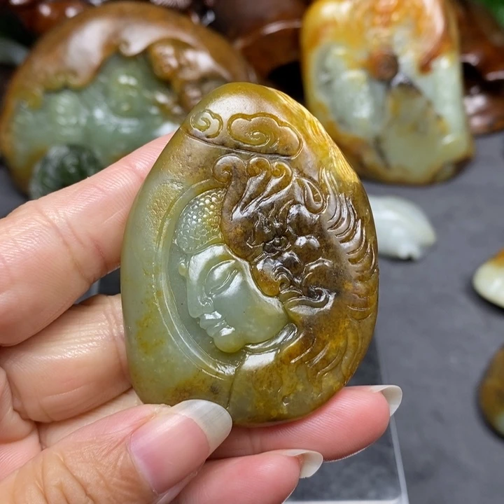 和田玉未镶嵌把件