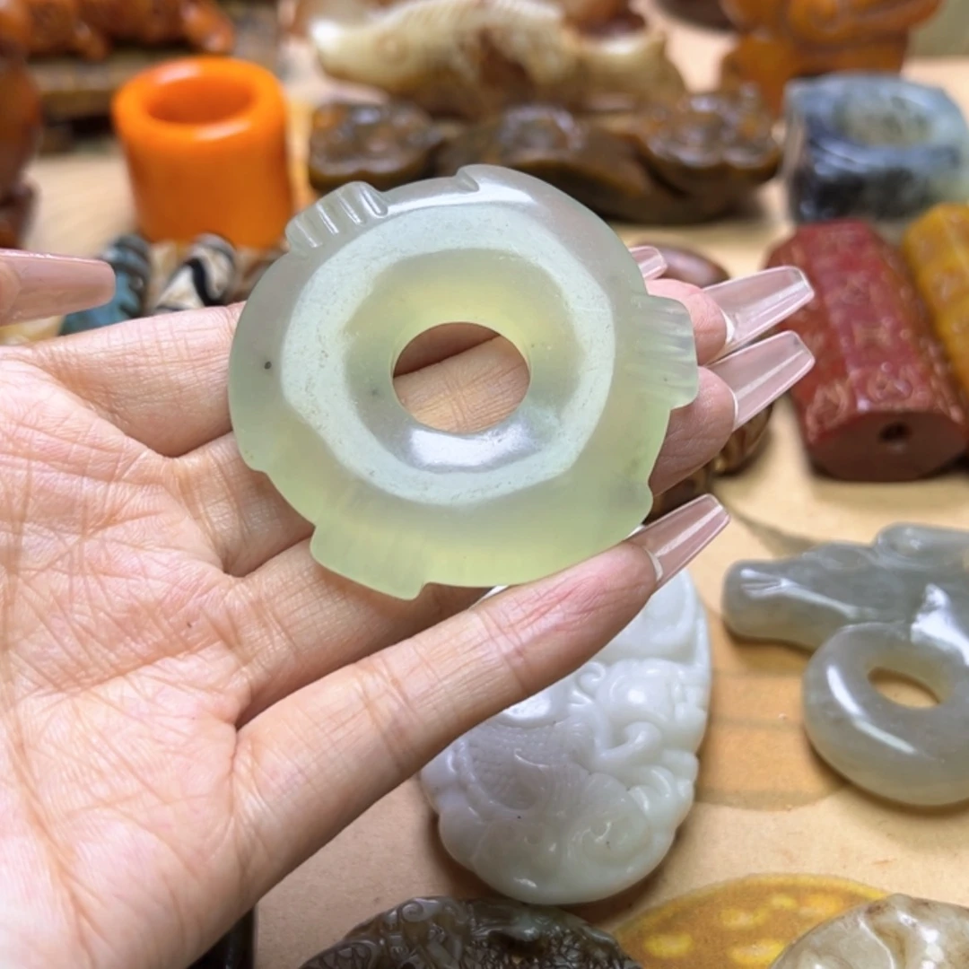 【闪购商品】蛇纹石玉颈饰未镶嵌